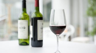New to the wine world? Choose a good bottle of wine with these 5 tips