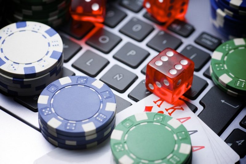 Things Everyone Should Consider While Gambling Online